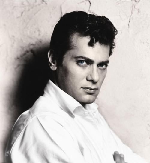 TONY CURTIS