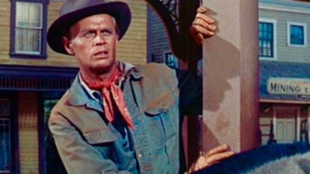 El hombre de las pistolas de oro 1959